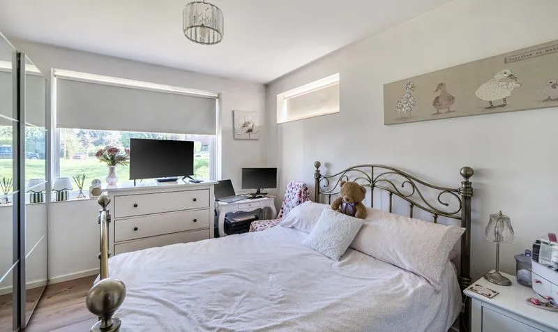 Broome Close, Headley, KT18, photo 11