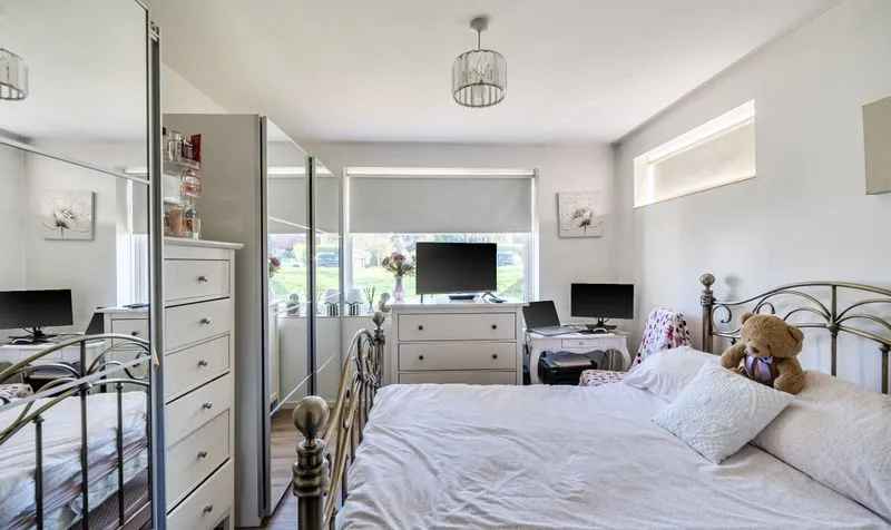 Broome Close, Headley, KT18, photo 10