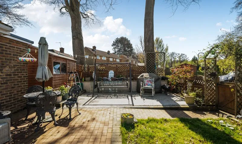Broome Close, Headley, KT18, photo 4
