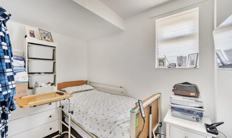 Broome Close, Headley, KT18, photo 12
