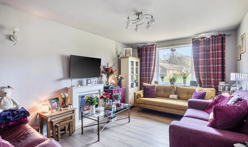 Broome Close, Headley, KT18, photo 3