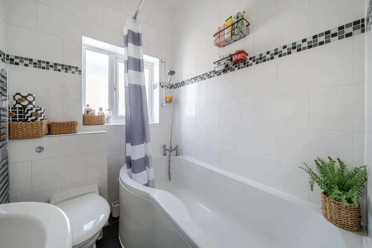 Mafeking Avenue, Brentford, London, TW8, photo 6