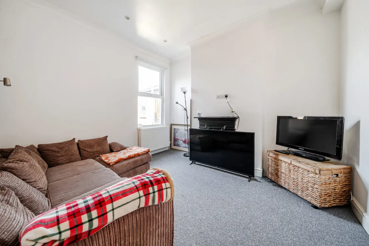 Mafeking Avenue, Brentford, London, TW8, photo 7