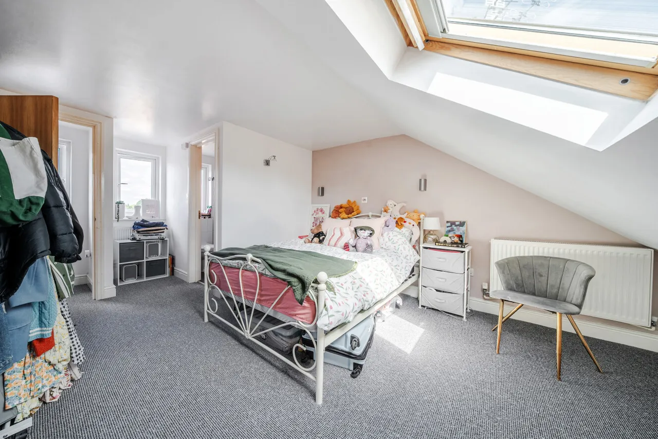 Mafeking Avenue, Brentford, London, TW8, photo 4