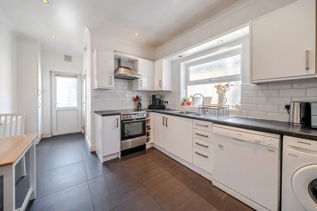Mafeking Avenue, Brentford, London, TW8, photo 8