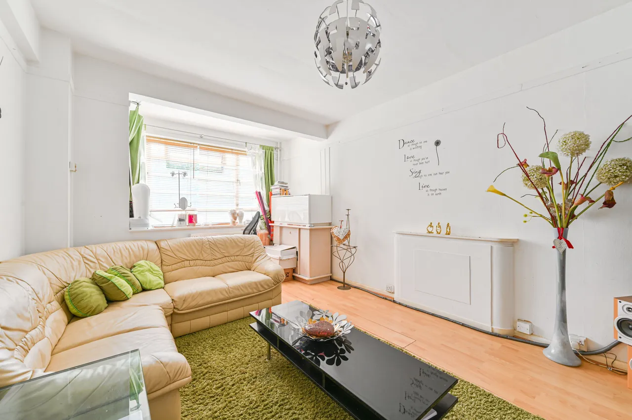 55 Dumbarton Court, Brixton Hill, London, photo 2