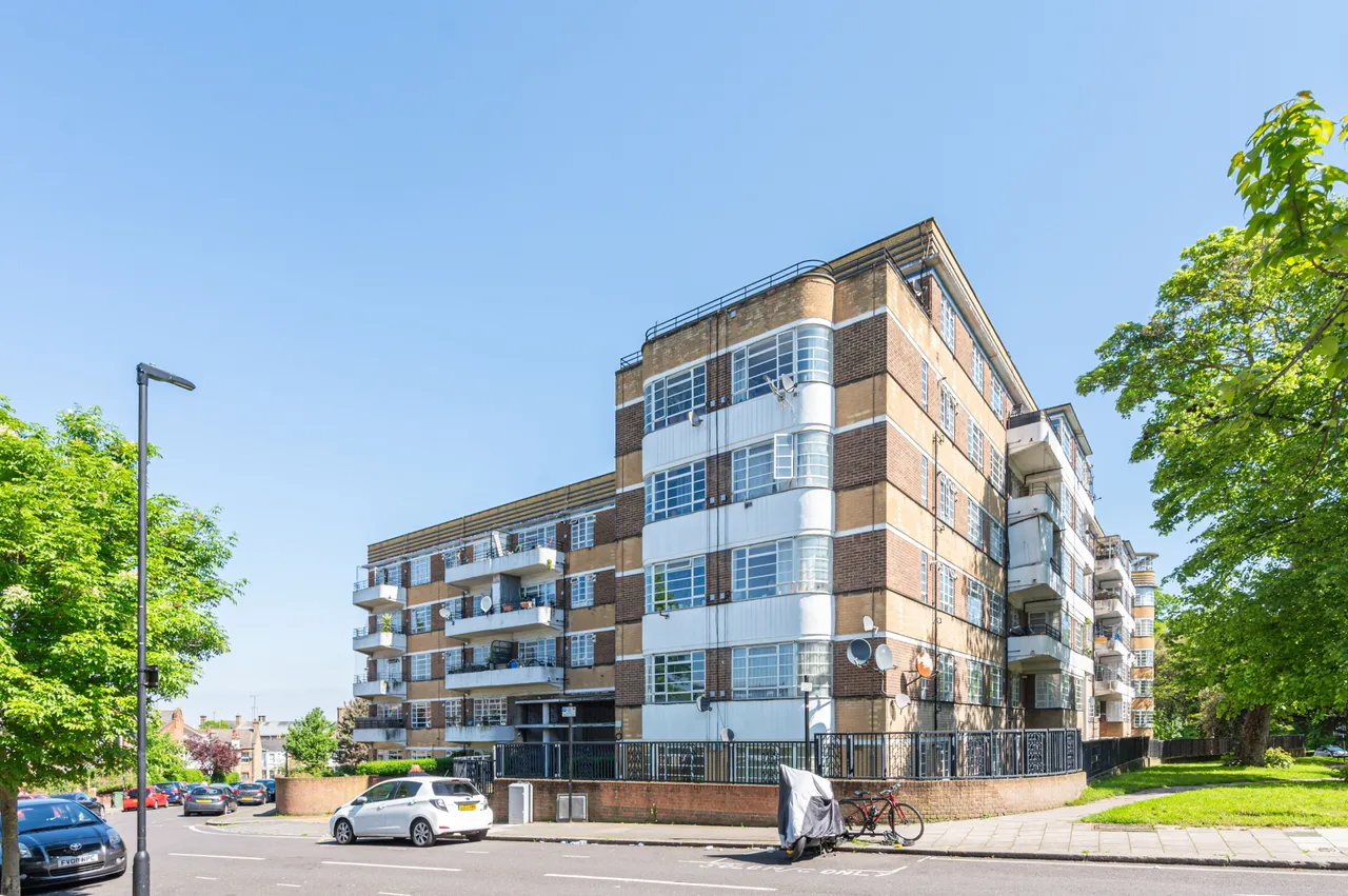 2 bed flat for sale — 55 Dumbarton Court, Brixton Hill, London