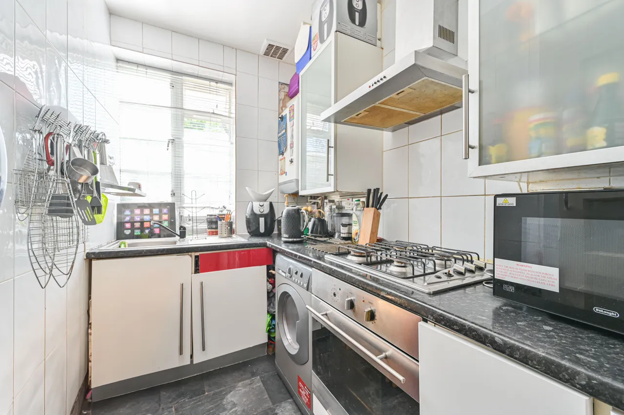 55 Dumbarton Court, Brixton Hill, London, photo 3