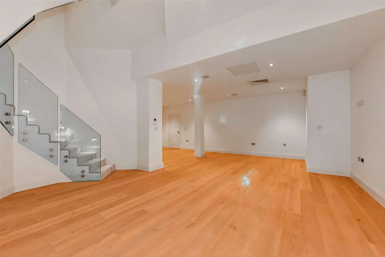 Victoria Street, Windsor, Berkshire, SL4 1HB, photo 10