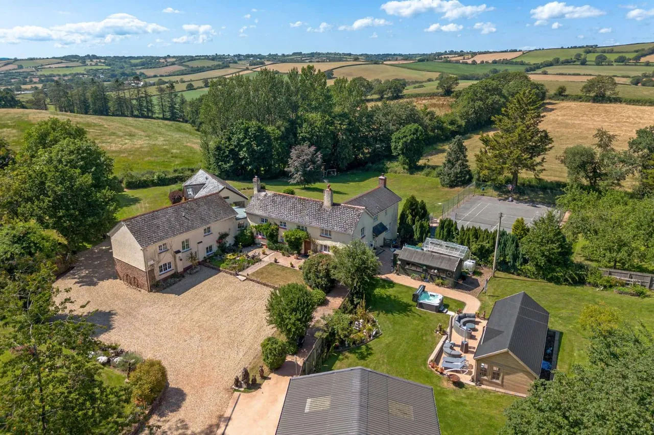 10 bed house for sale — Cheriton Fitzpaine, Crediton, Devon, EX17 4HG