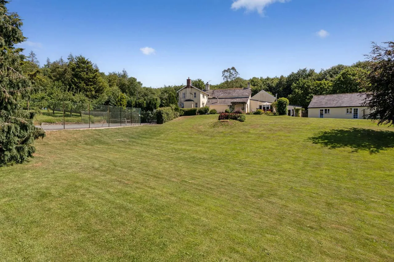 Cheriton Fitzpaine, Crediton, Devon, EX17 4HG, photo 3