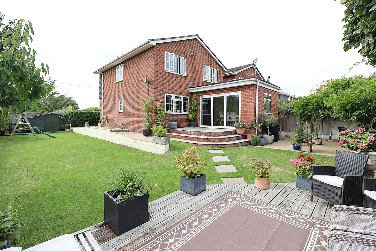 Napier Road, Rayleigh, Essex, SS6 8HH, photo 2