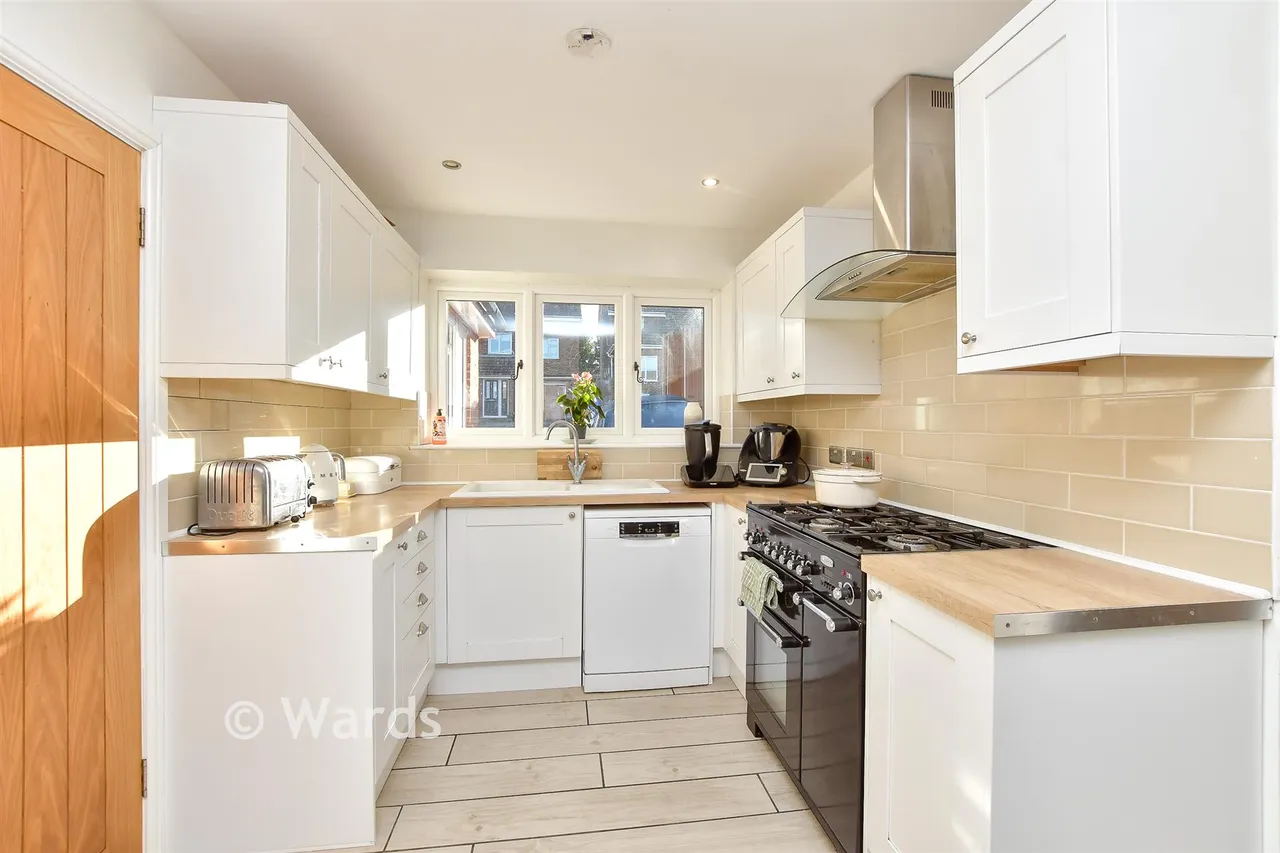 Waverley Avenue, Minster-On-Sea, ME12, photo 4