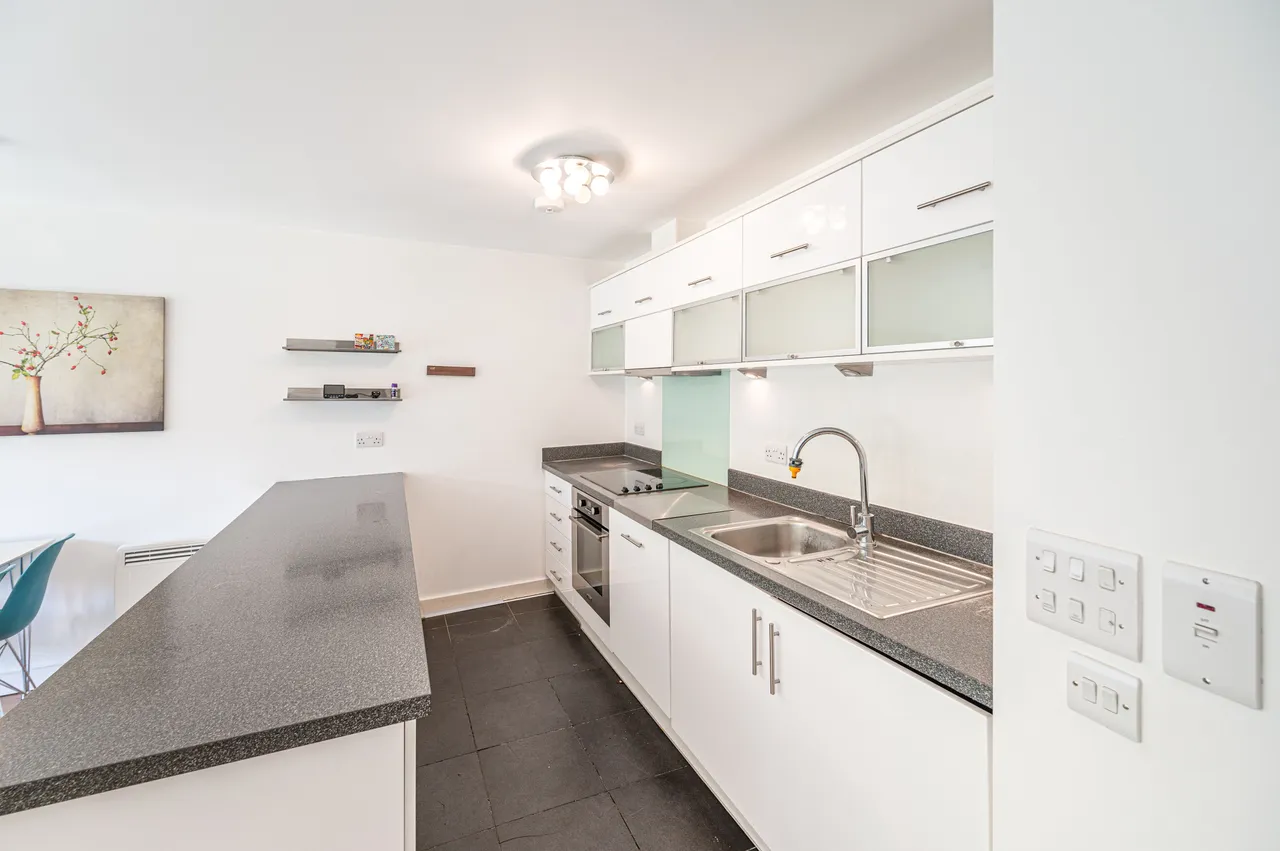 Flat 26 Arc Court, 1 Friern Barnet Road, London, photo 4