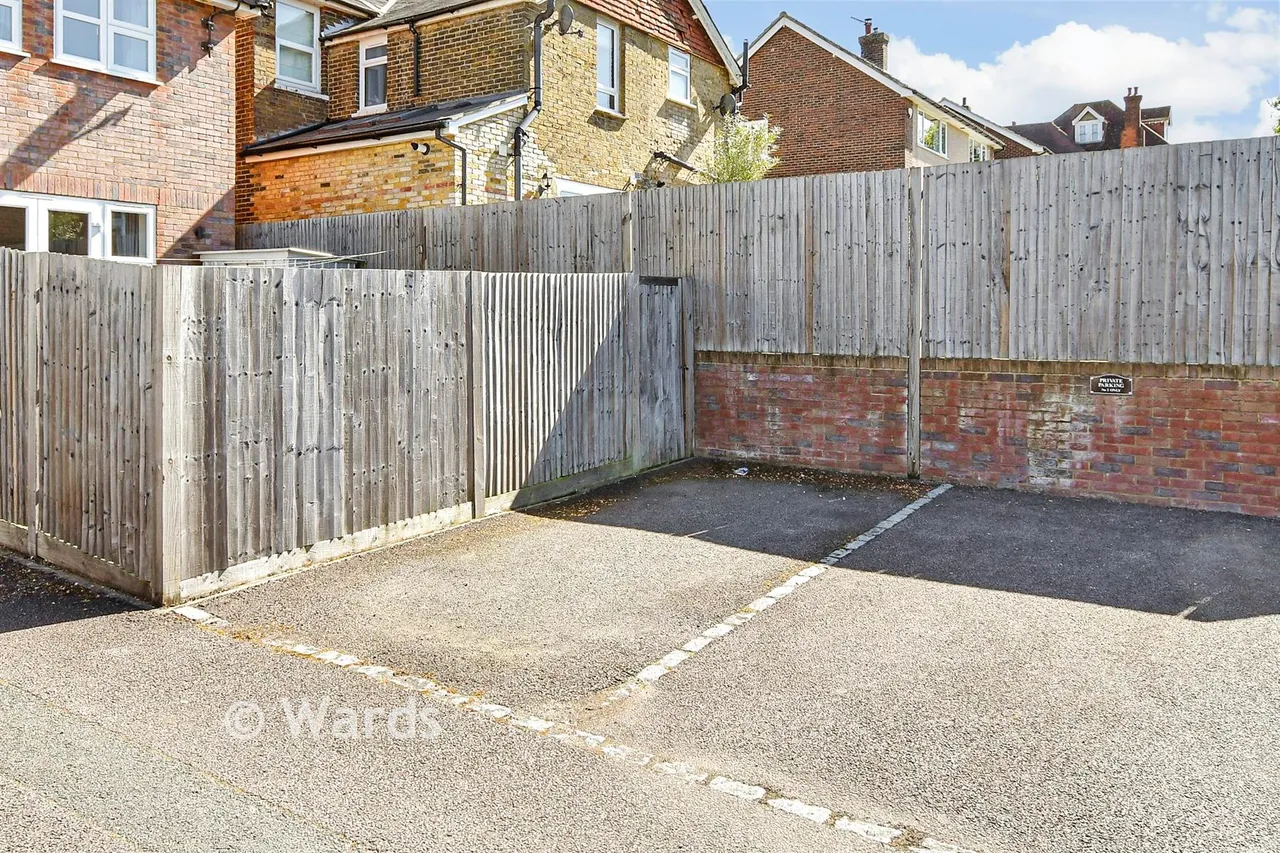Lambourne Close, Farningham, DA4, photo 8