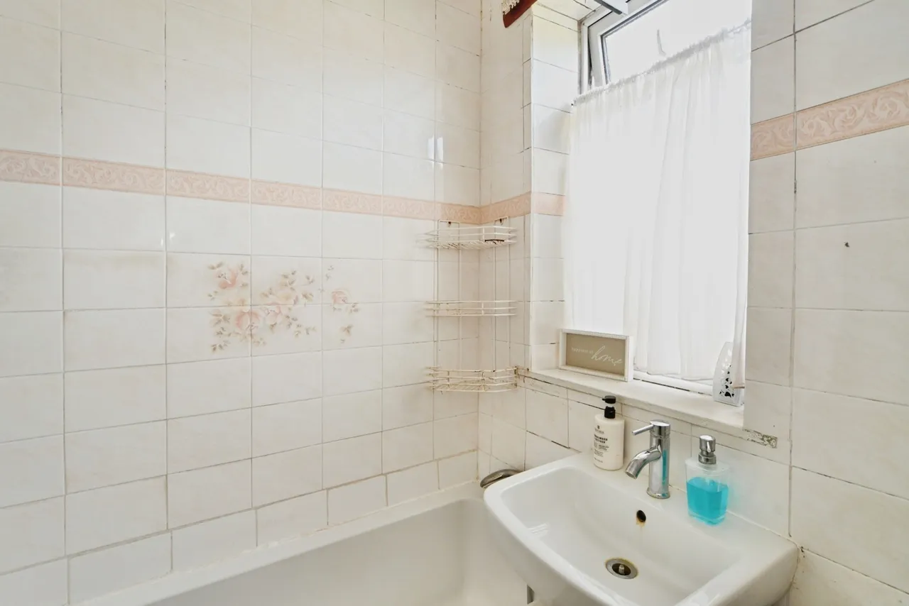 Cartwright Road, Dagenham, Essex, RM9, photo 5