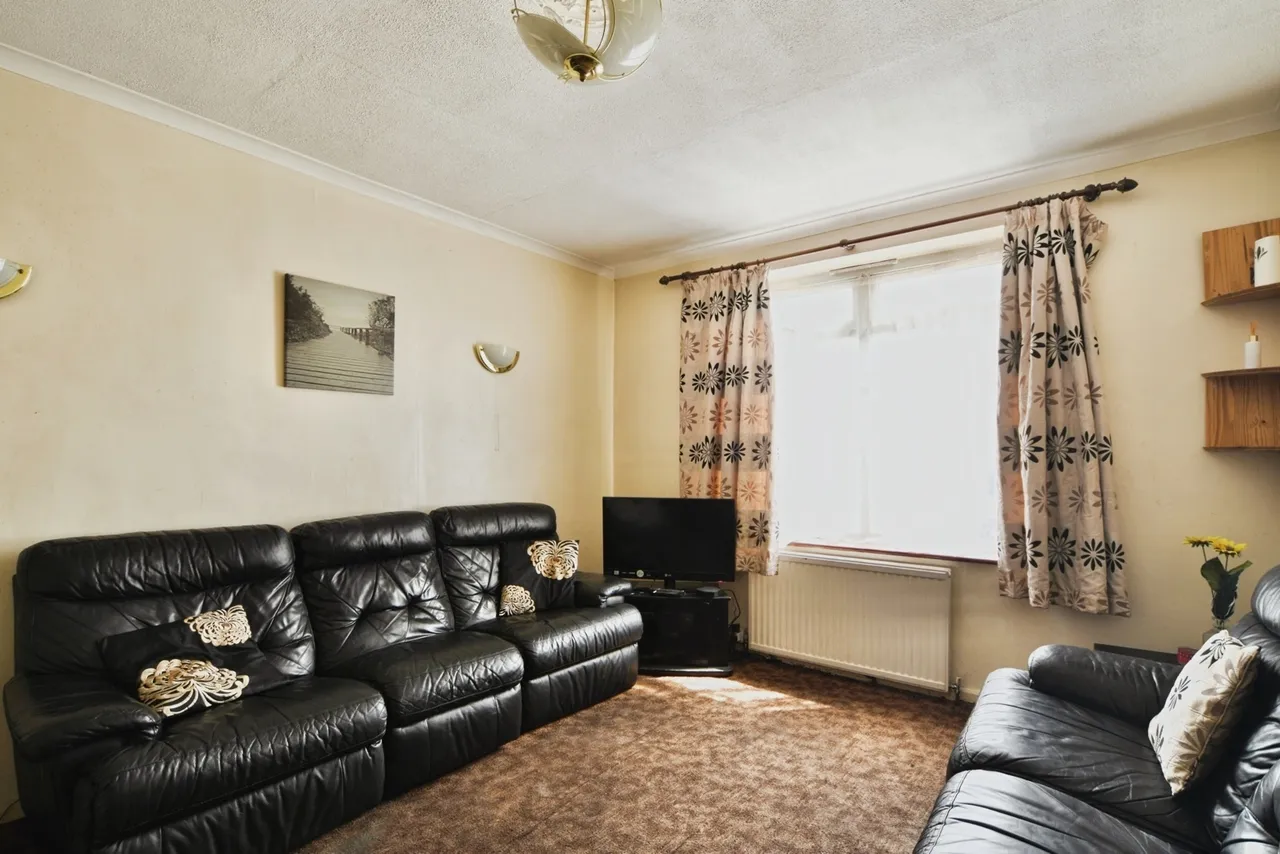 Cartwright Road, Dagenham, Essex, RM9, photo 2