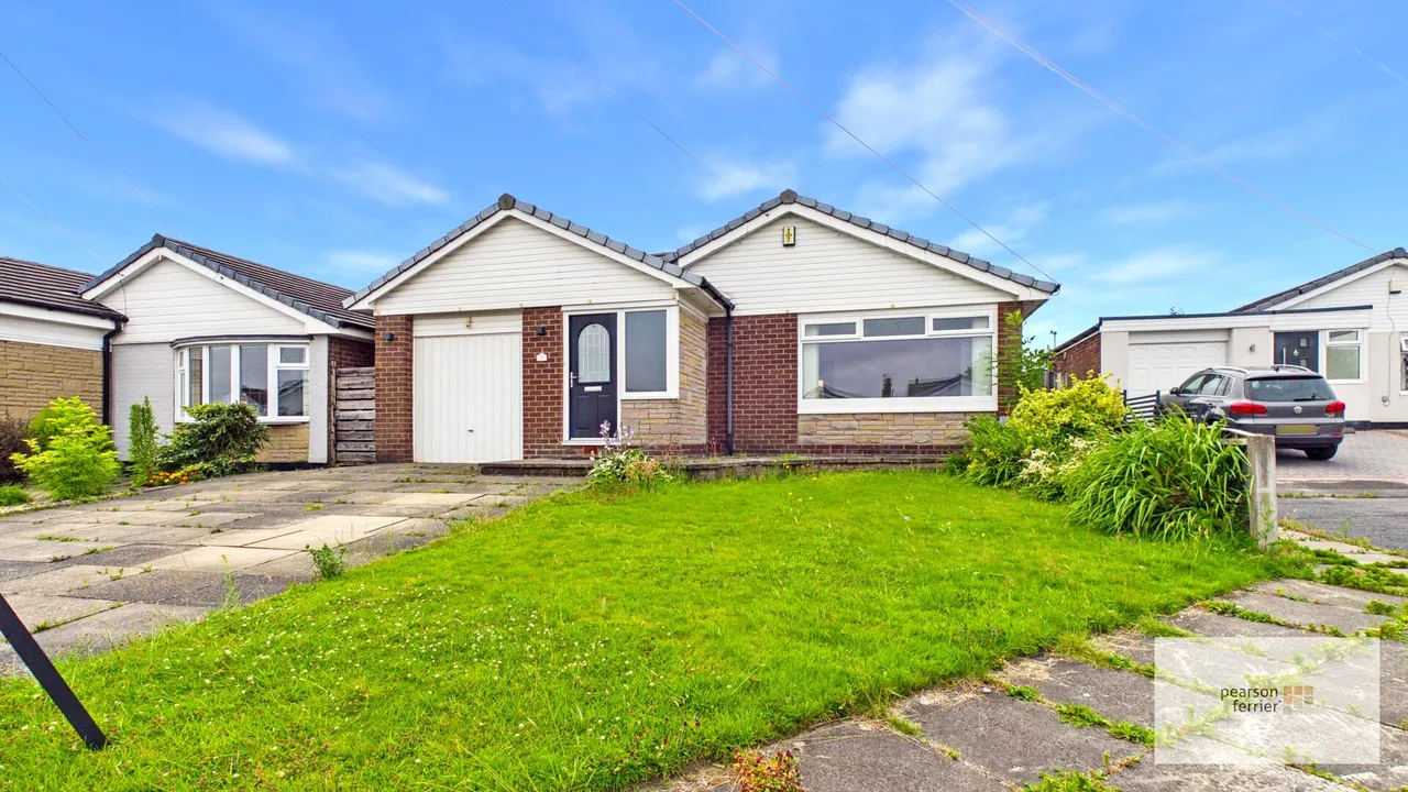 3 bed house for sale — Adlington Close, Bury, Lancashire, BL8 2HS