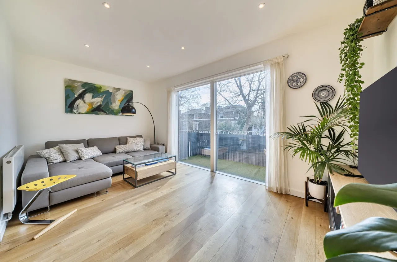 2 bed flat for sale — Flat 3, 1 Holland Grove, London, London, SW9 6DG