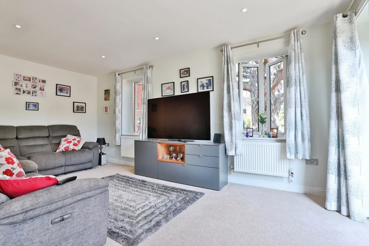 Royal Close, Christchurch, BH23, photo 2