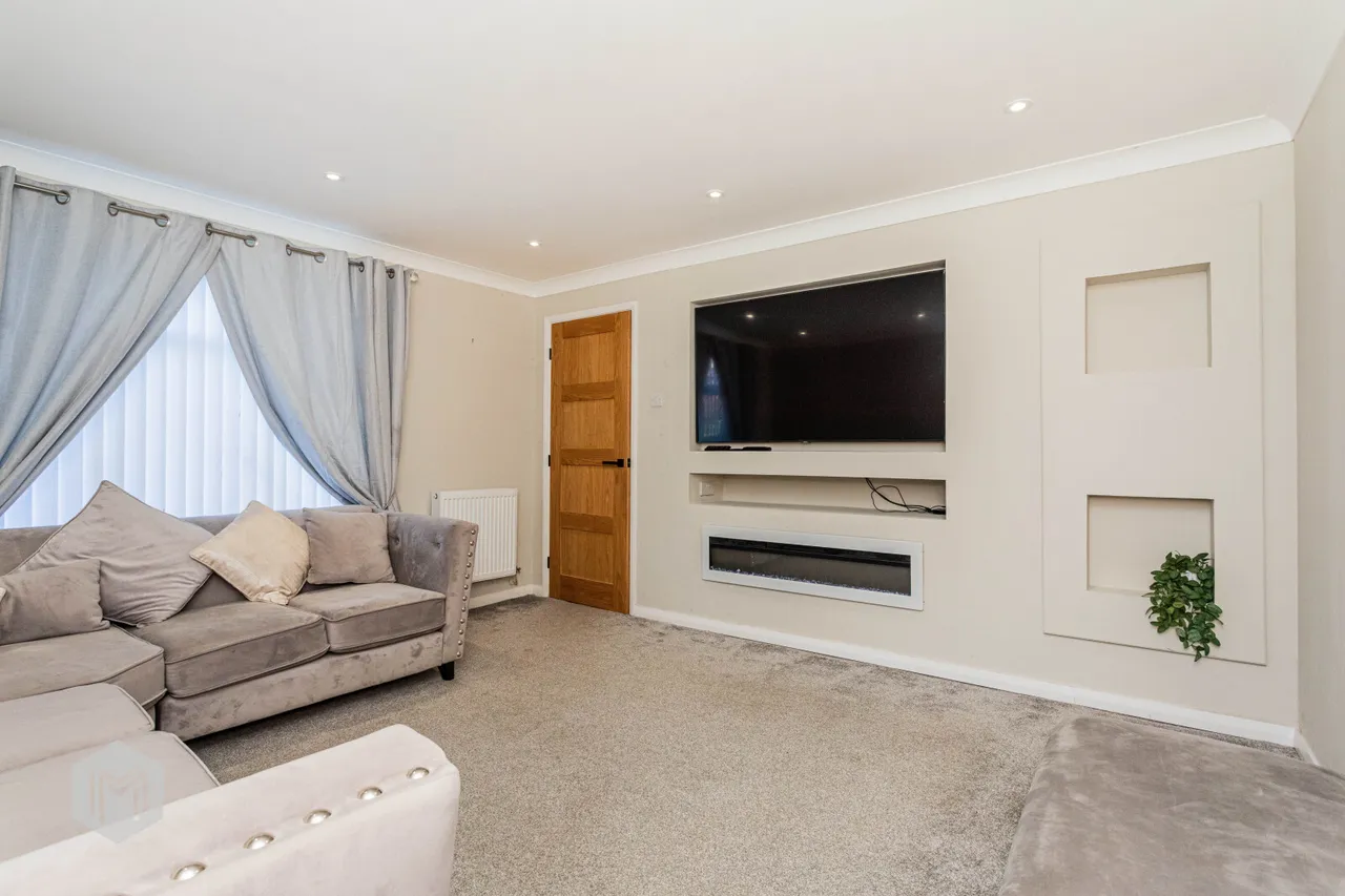 4 bed house for sale — Oakworth Drive, Bolton, BL1 7BB