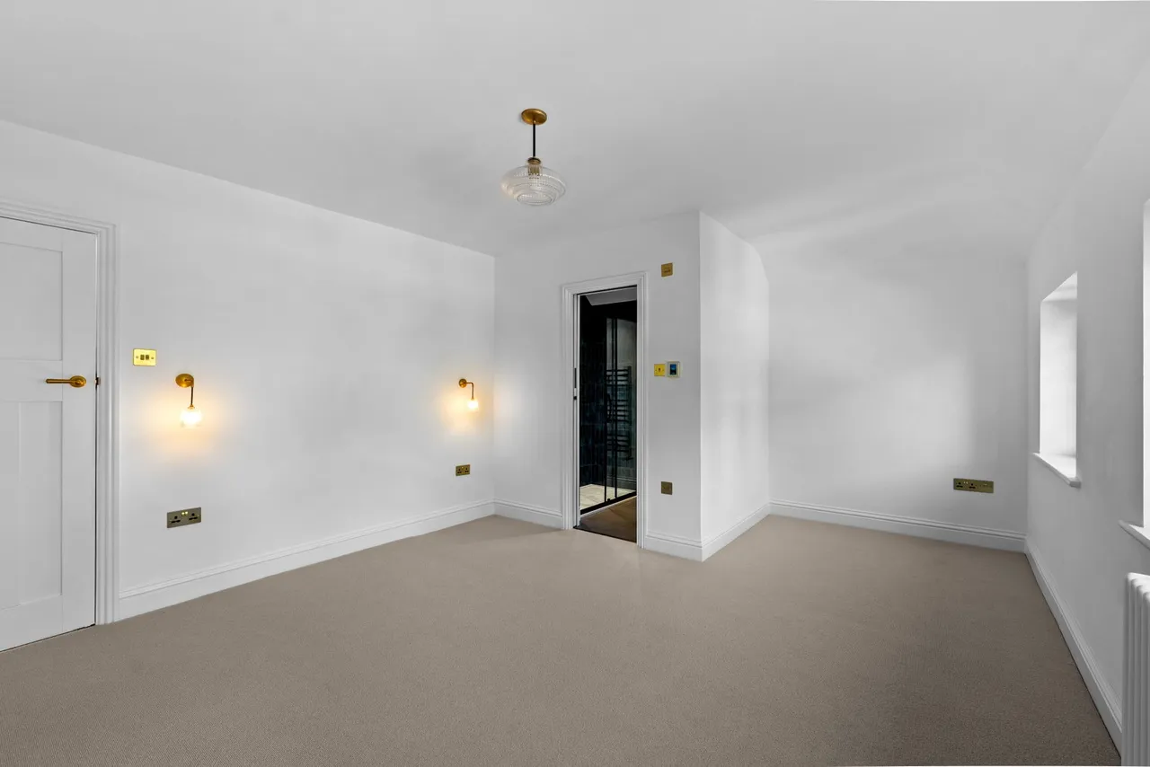 Longdown Lane South, Epsom, KT17, photo 18