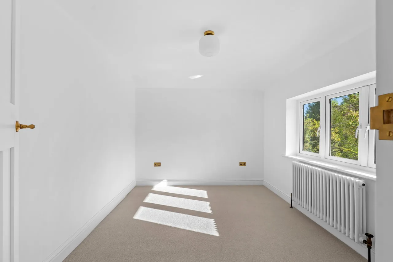 Longdown Lane South, Epsom, KT17, photo 20