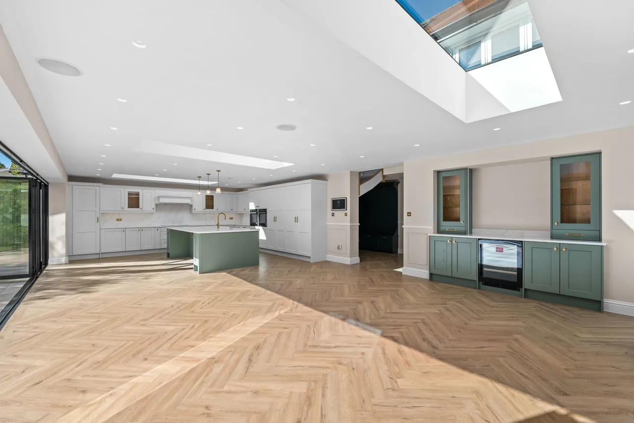 Longdown Lane South, Epsom, KT17, photo 9