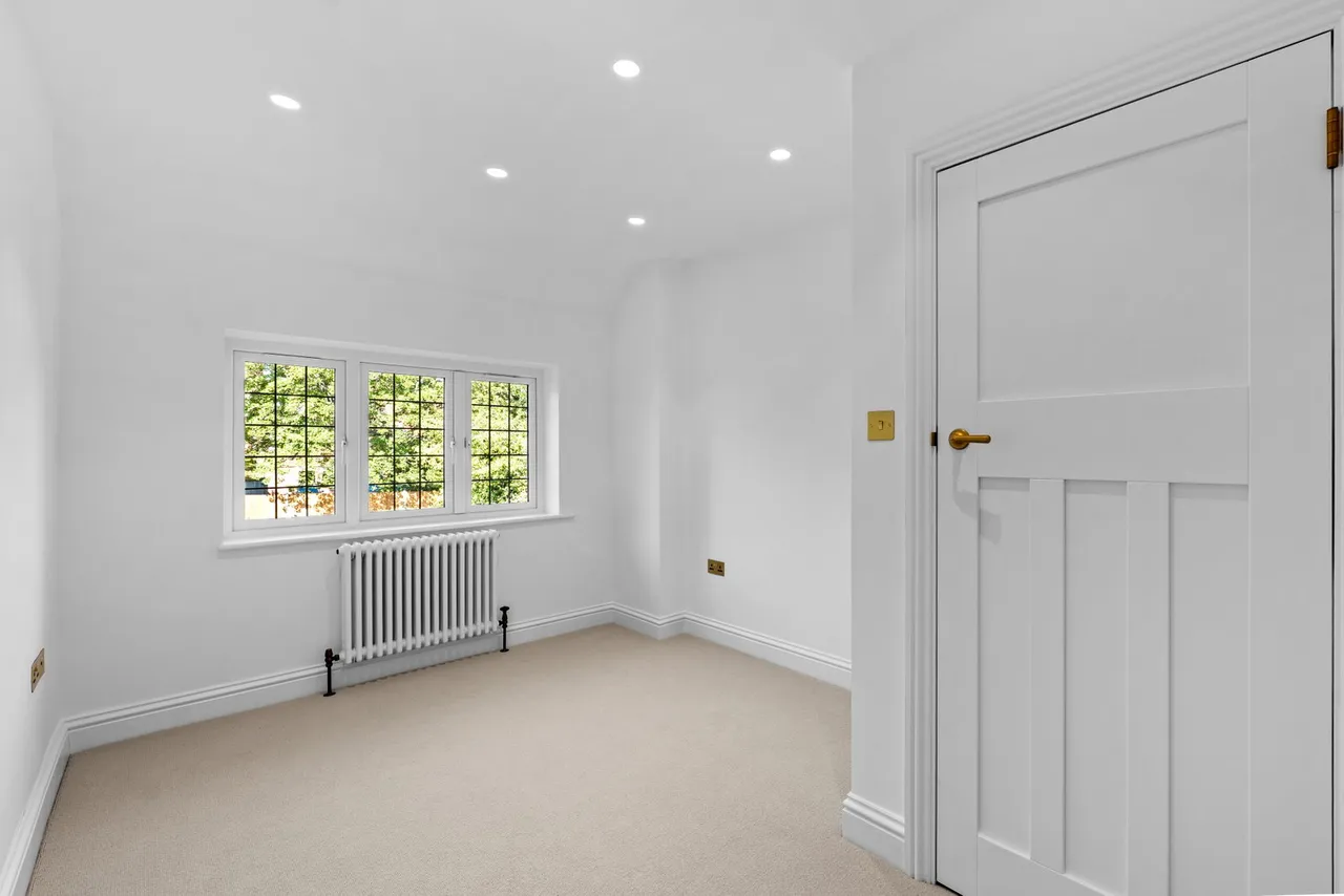 Longdown Lane South, Epsom, KT17, photo 22