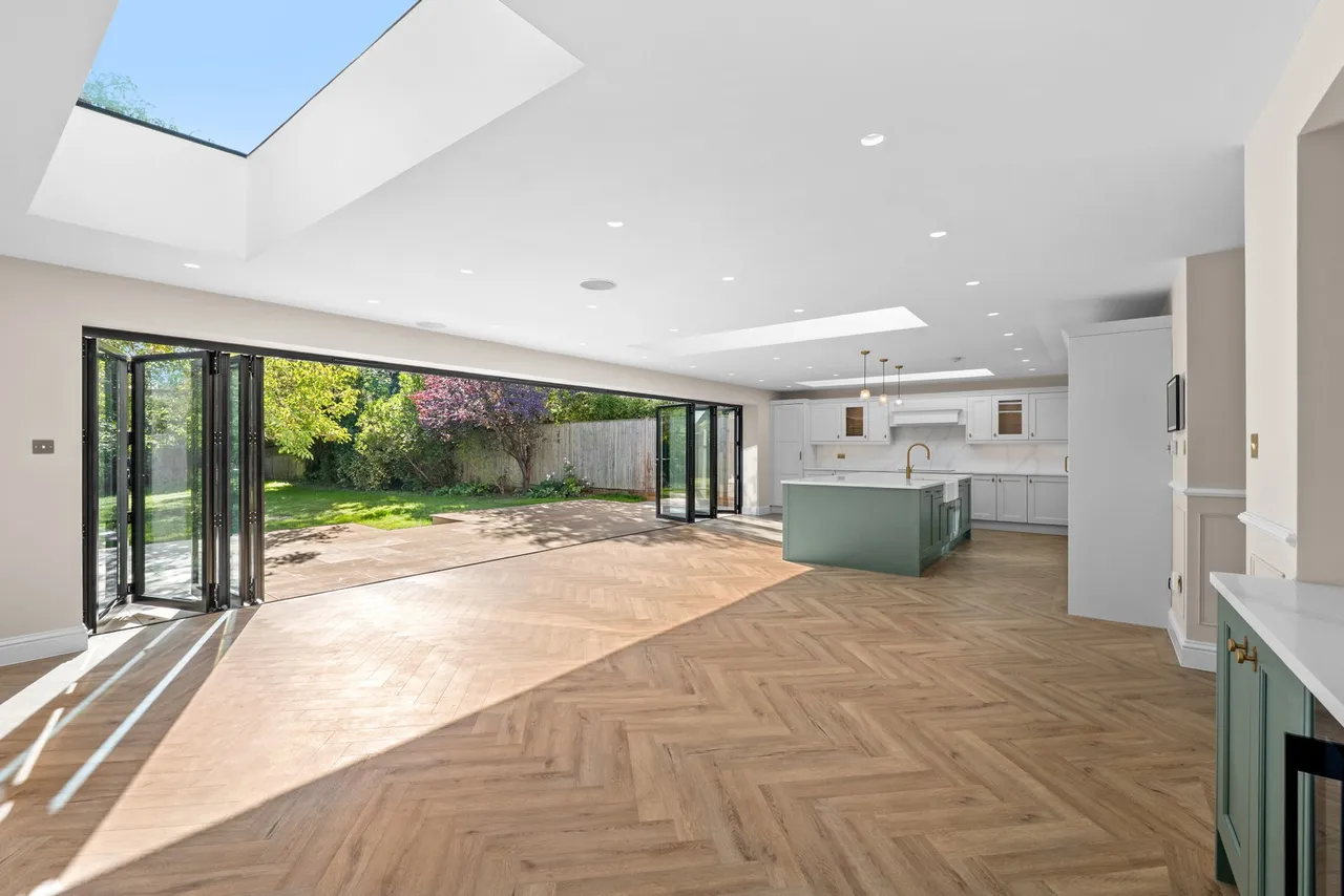Longdown Lane South, Epsom, KT17, photo 11