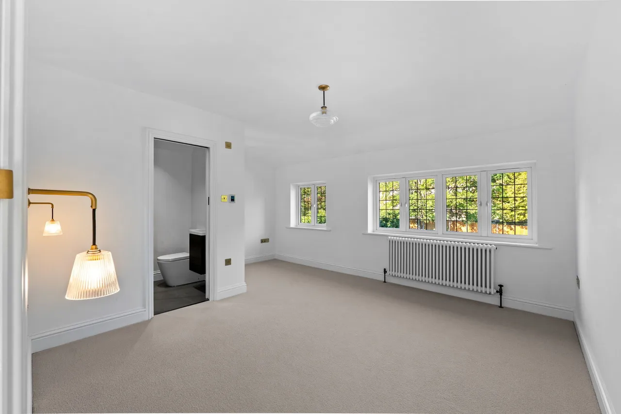 Longdown Lane South, Epsom, KT17, photo 17