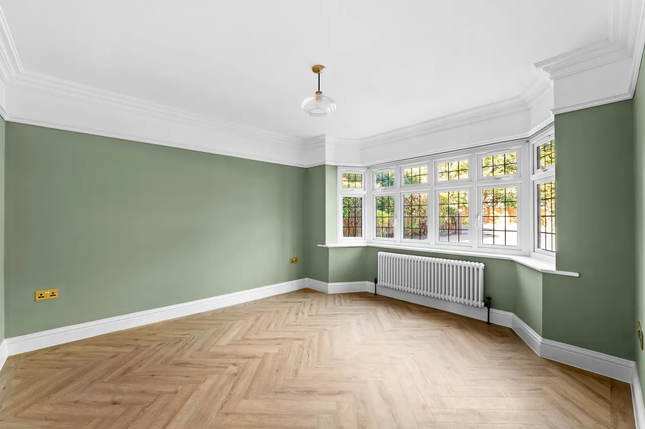 Longdown Lane South, Epsom, KT17, photo 2