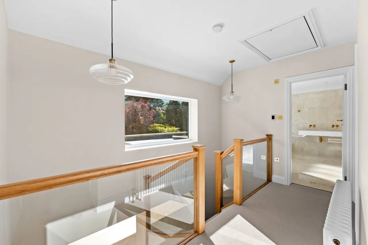 Longdown Lane South, Epsom, KT17, photo 16