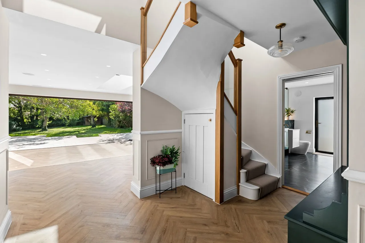 Longdown Lane South, Epsom, KT17, photo 7