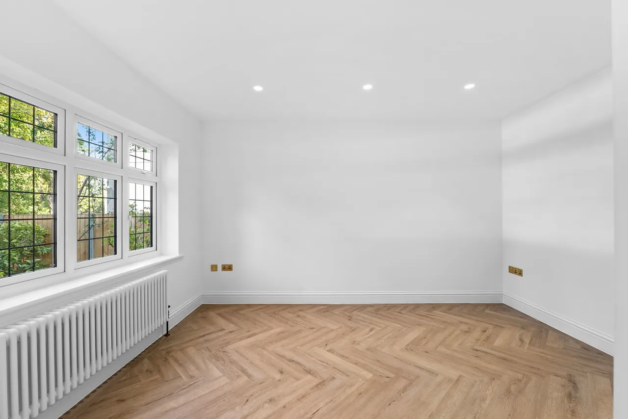 Longdown Lane South, Epsom, KT17, photo 4