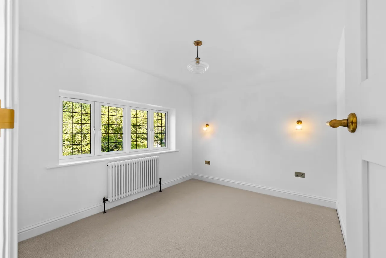 Longdown Lane South, Epsom, KT17, photo 21