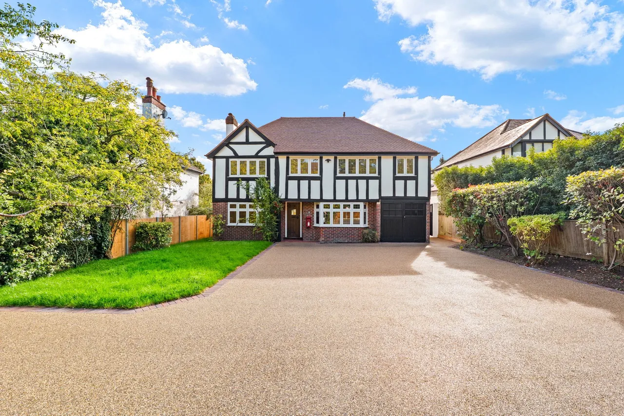 4 bed house for sale, Longdown Lane South, Epsom, KT17