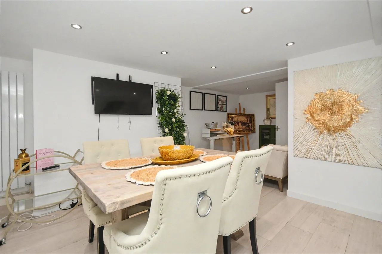 The Crescent, Micklefield, LS25, photo 4