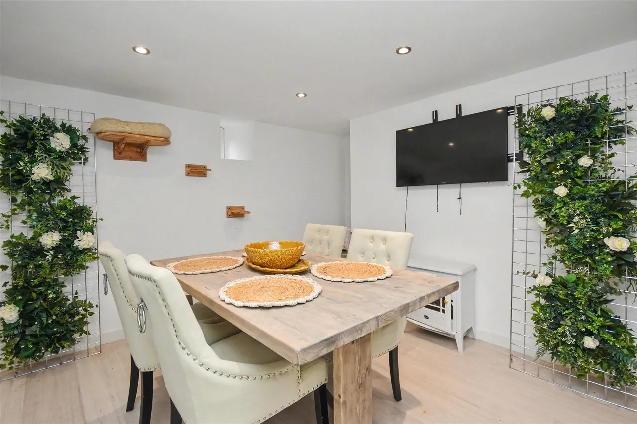 The Crescent, Micklefield, LS25, photo 18