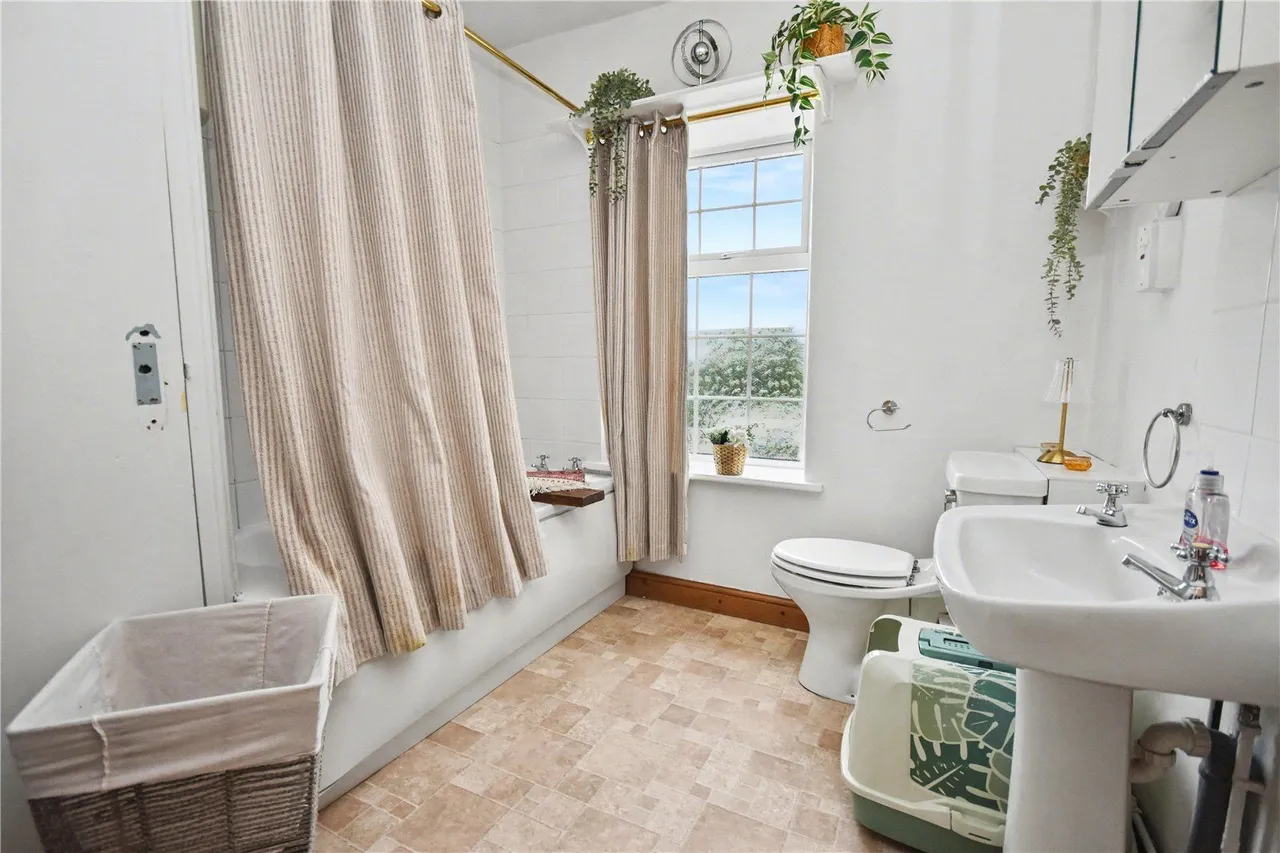 The Crescent, Micklefield, LS25, photo 8