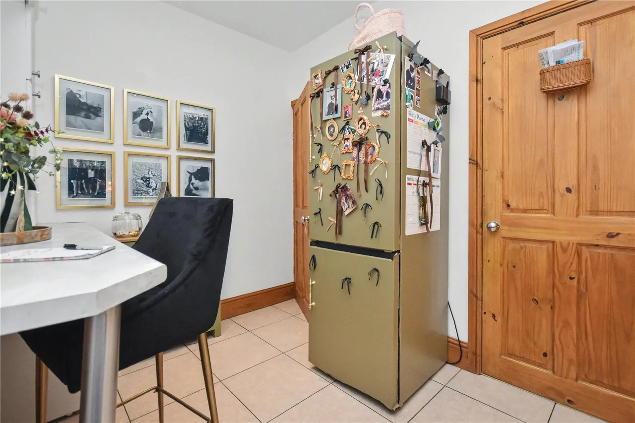 The Crescent, Micklefield, LS25, photo 16