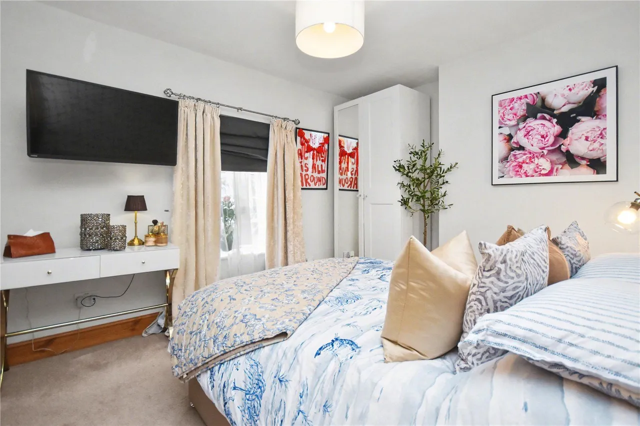 2 bed house for sale, The Crescent, Micklefield, LS25
