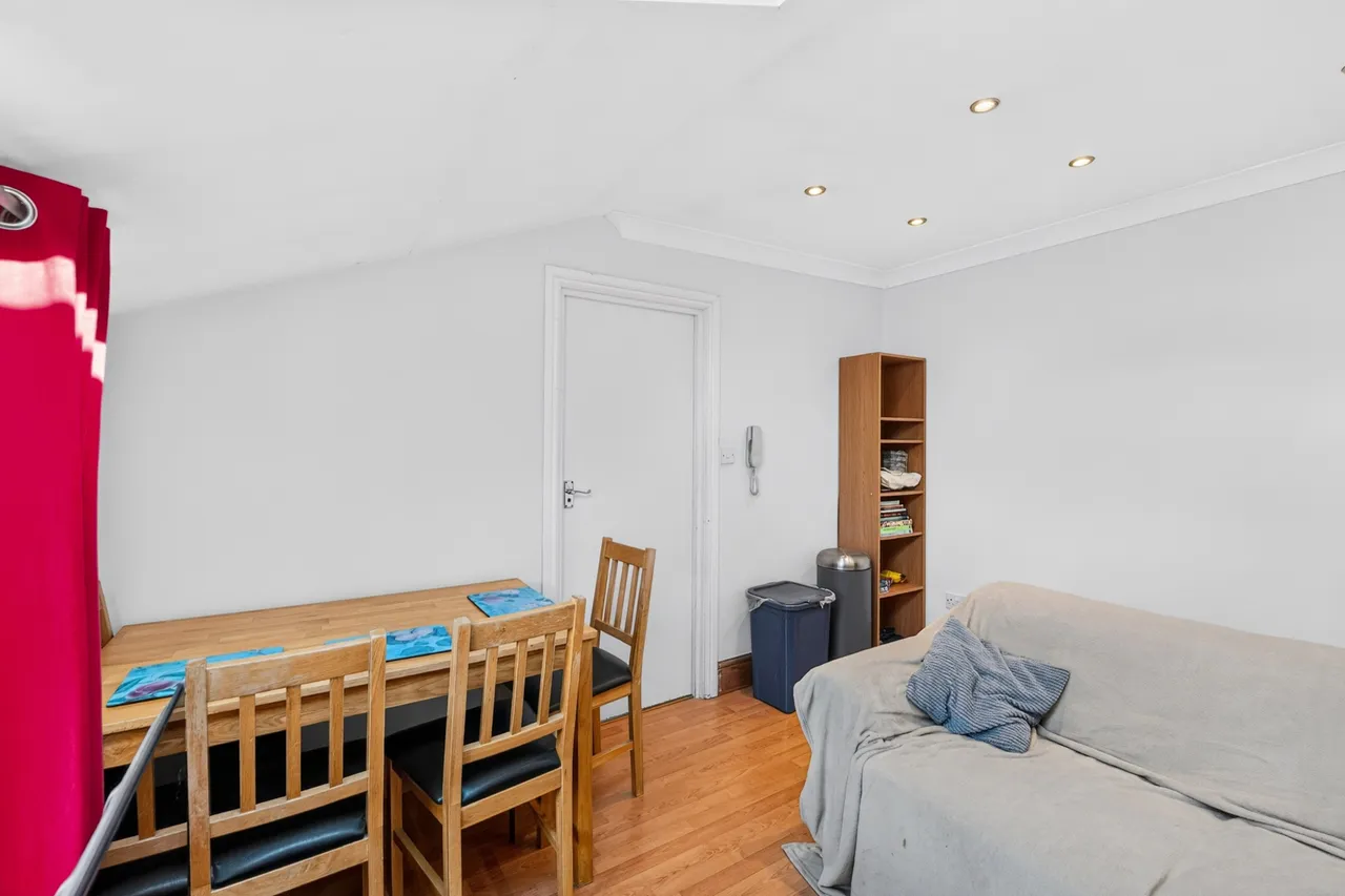 Tooting Bec Road, London, SW17, photo 5
