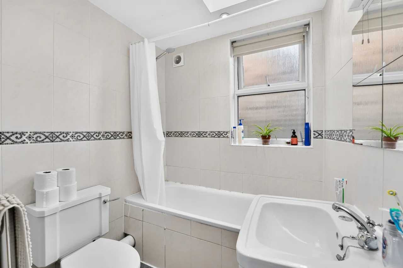 Tooting Bec Road, London, SW17, photo 8