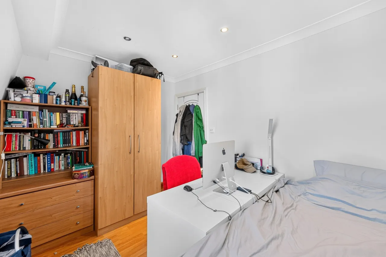 Tooting Bec Road, London, SW17, photo 7