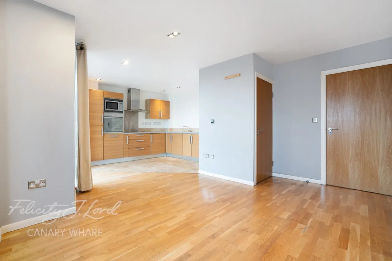 2 bed flat for sale, City Tower, Limeharbour, E14