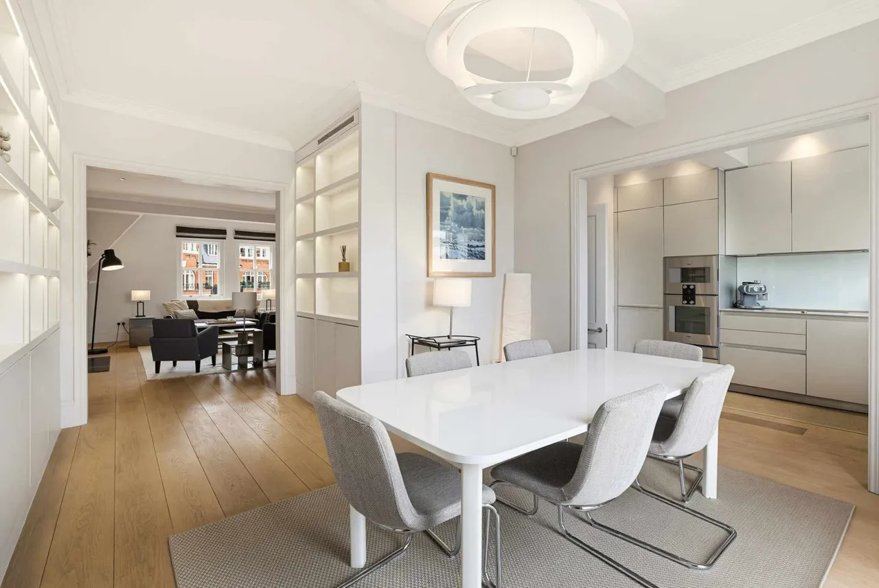 Kensington Court, London, W8, photo 3