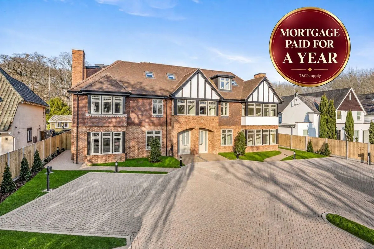 4 bed house for sale, Leatherhead Road, Oxshott, KT22