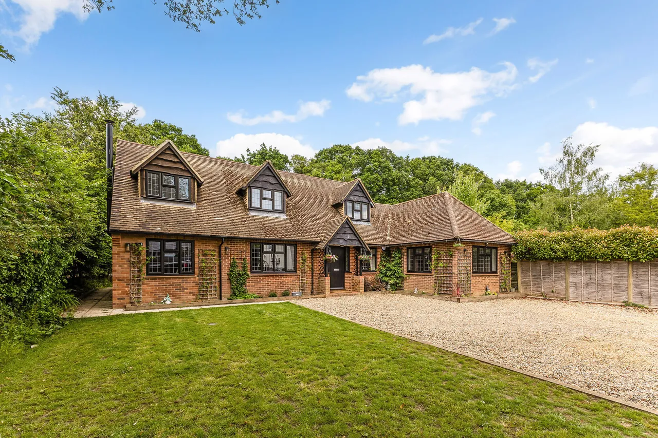 5 bed house for sale — One Pin Lane, Farnham Common, SL2