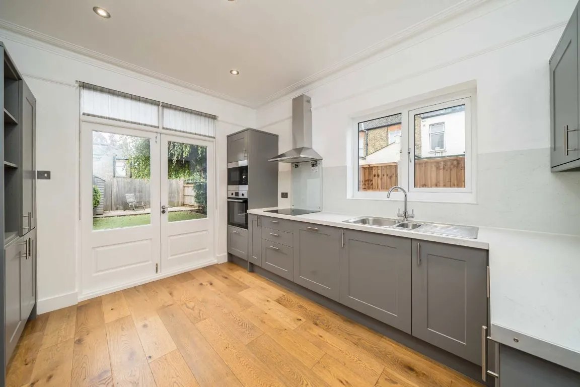 Clonmore Street, SW18, photo 3